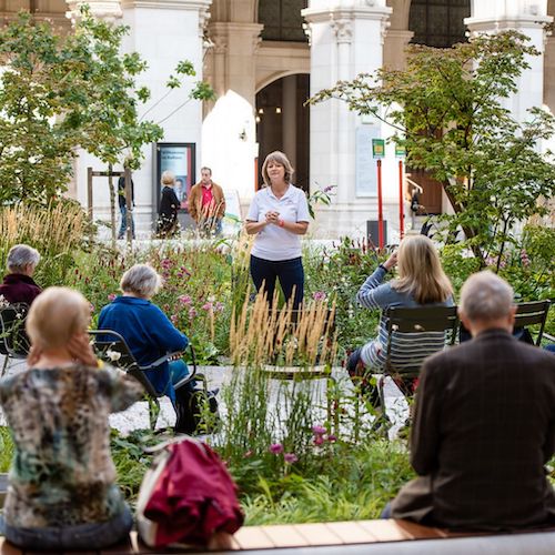 Marion Weiser Workshop draussen vor Publikum